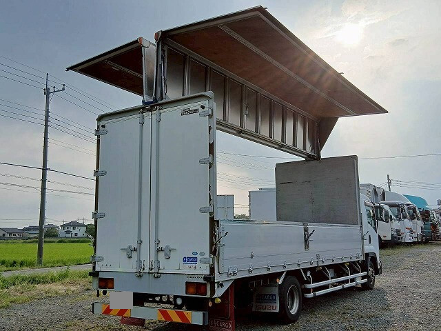 いすゞフォワードアルミウイング中型（4t）[写真02]