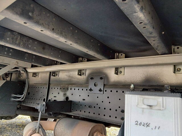 いすゞフォワードアルミウイング中型（4t）[写真20]