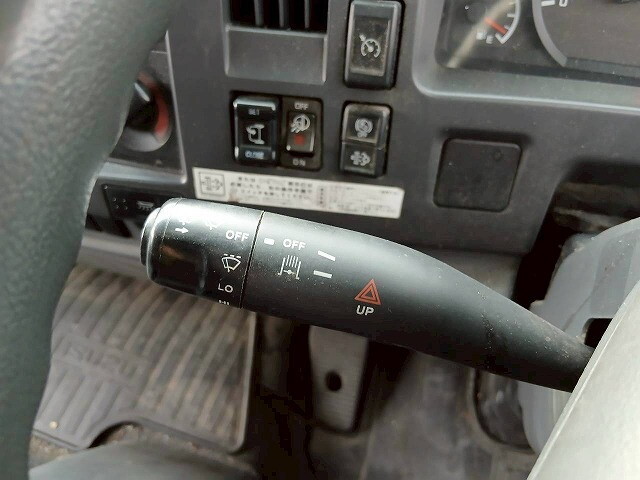 いすゞフォワードアルミウイング中型（4t）[写真30]