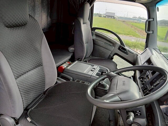 いすゞフォワードアルミウイング中型（4t）[写真32]