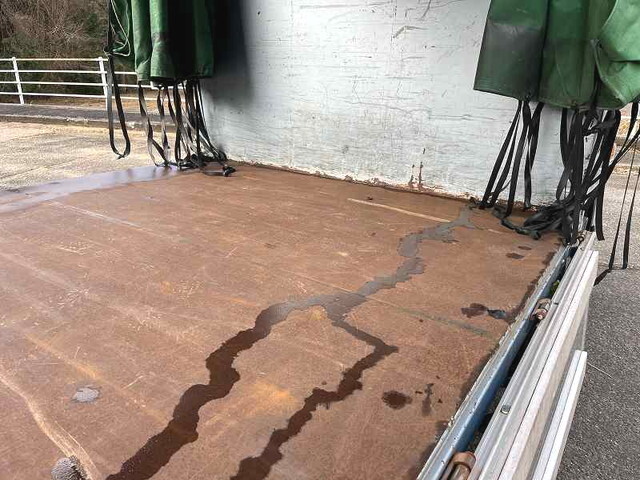 三菱キャンターカーテン車小型（2t・3t）[写真14]