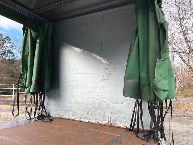 三菱キャンターカーテン車小型（2t・3t）[写真15]