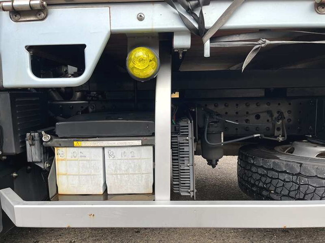 三菱キャンターカーテン車小型（2t・3t）[写真18]