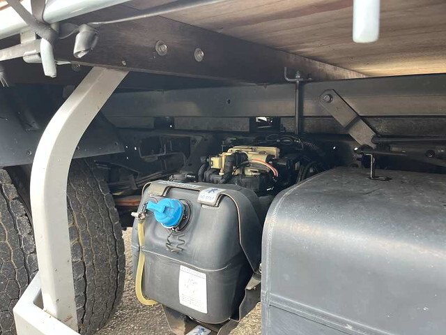 三菱キャンターカーテン車小型（2t・3t）[写真24]