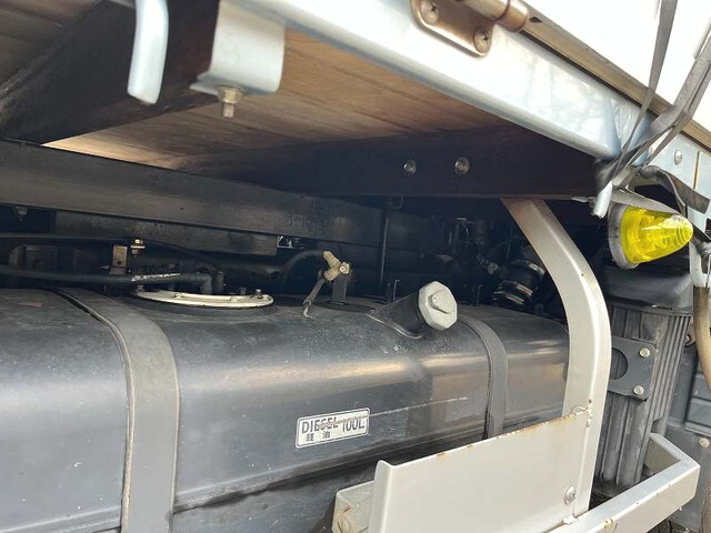 三菱キャンターカーテン車小型（2t・3t）[写真25]