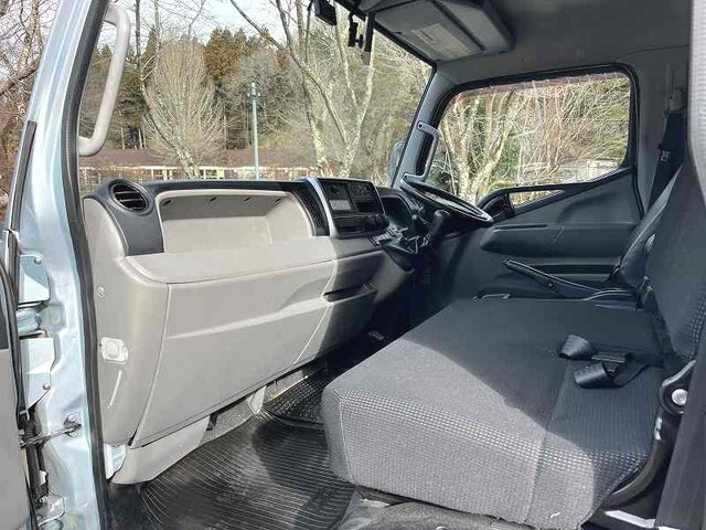 三菱キャンターカーテン車小型（2t・3t）[写真34]