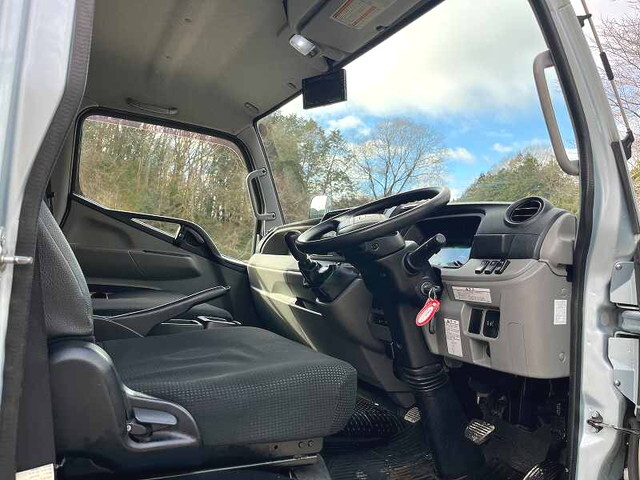 三菱キャンターカーテン車小型（2t・3t）[写真36]