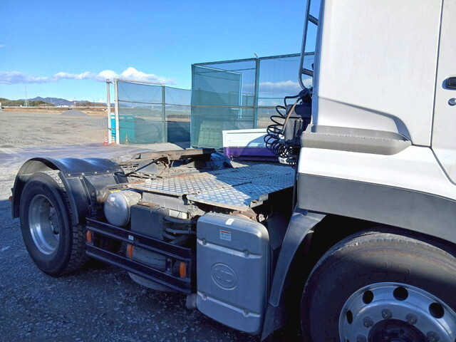 UDトラックスクオントレーラーヘッド（トラクターヘッド）大型（10t）[写真10]