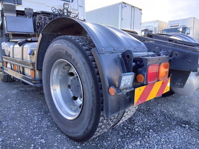 UDトラックスクオントレーラーヘッド（トラクターヘッド）大型（10t）[写真11]