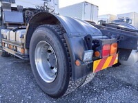 UDトラックスクオントレーラーヘッド（トラクターヘッド）大型（10t）[写真12]