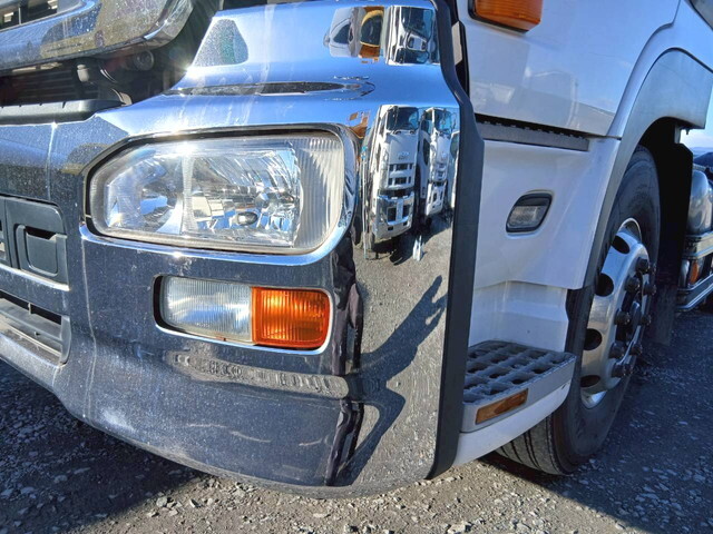 UDトラックスクオントレーラーヘッド（トラクターヘッド）大型（10t）[写真13]