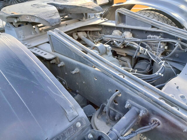 UDトラックスクオントレーラーヘッド（トラクターヘッド）大型（10t）[写真15]