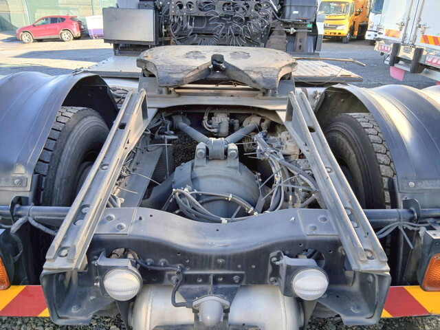 UDトラックスクオントレーラーヘッド（トラクターヘッド）大型（10t）[写真20]