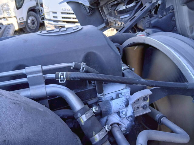 UDトラックスクオントレーラーヘッド（トラクターヘッド）大型（10t）[写真22]