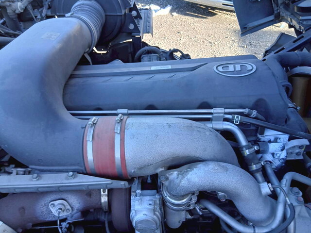 UDトラックスクオントレーラーヘッド（トラクターヘッド）大型（10t）[写真24]