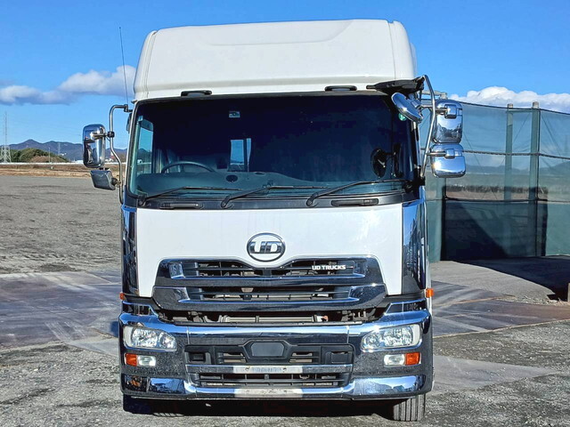 UDトラックスクオントレーラーヘッド（トラクターヘッド）大型（10t）[写真03]