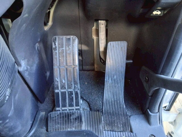 UDトラックスクオントレーラーヘッド（トラクターヘッド）大型（10t）[写真38]