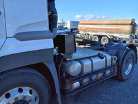 UDトラックスクオントレーラーヘッド（トラクターヘッド）大型（10t）[写真10]