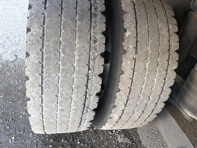 いすゞギガアルミウイング大型（10t）[写真19]