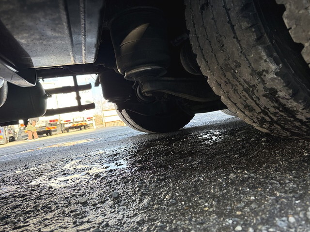 いすゞギガアルミウイング大型（10t）[写真23]