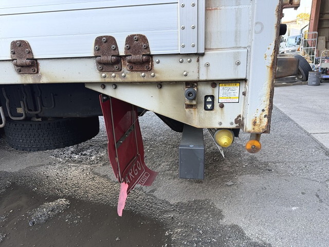 いすゞギガアルミウイング大型（10t）[写真25]