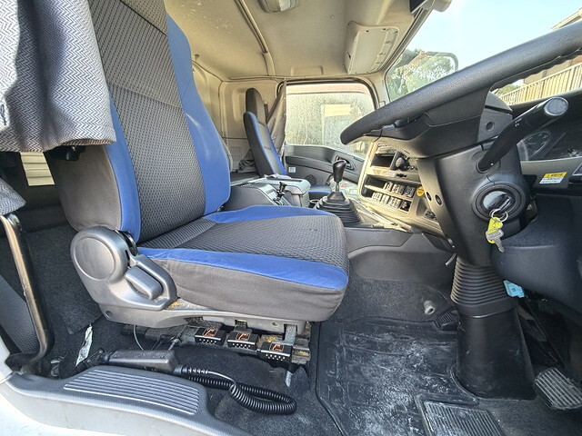 いすゞギガアルミウイング大型（10t）[写真31]