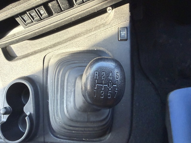 いすゞギガアルミウイング大型（10t）[写真37]