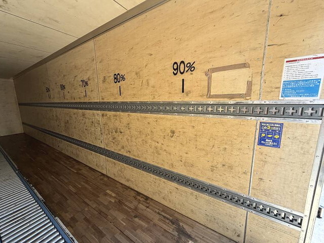 日野プロフィアアルミバン大型（10t）[写真10]