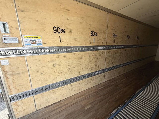 日野プロフィアアルミバン大型（10t）[写真11]