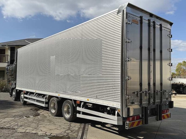 日野プロフィアアルミバン大型（10t）[写真02]