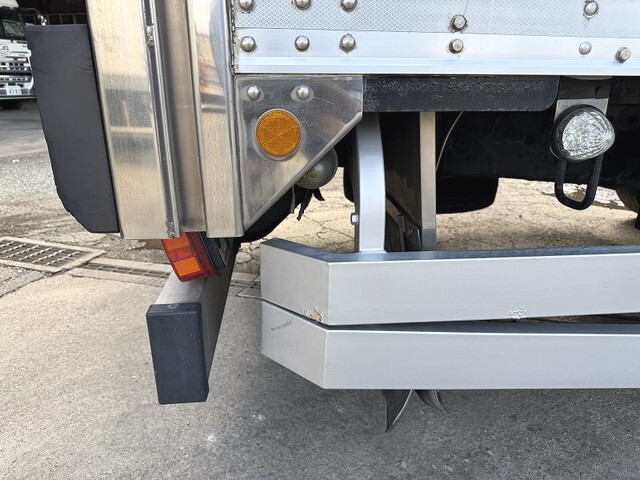 日野プロフィアアルミバン大型（10t）[写真25]