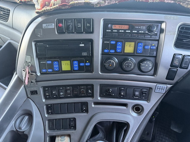 UDトラックスクオン冷凍車（冷蔵車）大型（10t）[写真37]