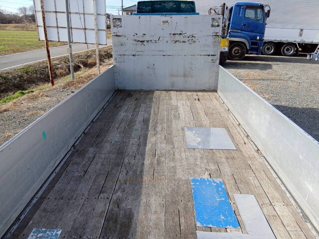 三菱ファイターアルミブロック中型（4t）[写真13]