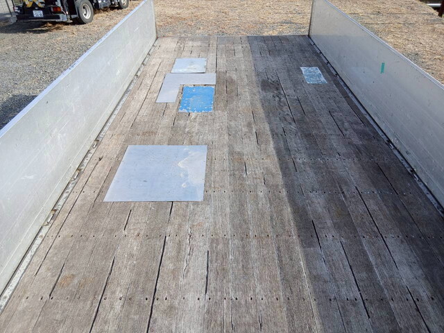 三菱ファイターアルミブロック中型（4t）[写真09]