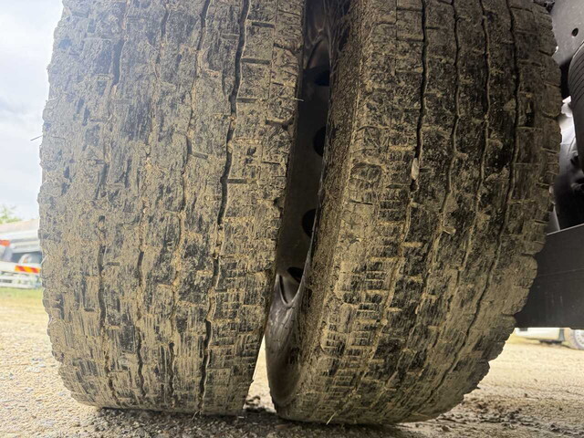 日野プロフィアトレーラーヘッド（トラクターヘッド）大型（10t）[写真12]