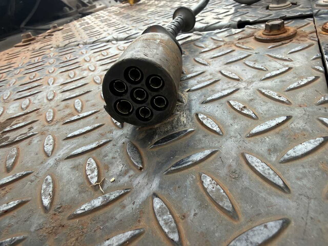 日野プロフィアトレーラーヘッド（トラクターヘッド）大型（10t）[写真21]