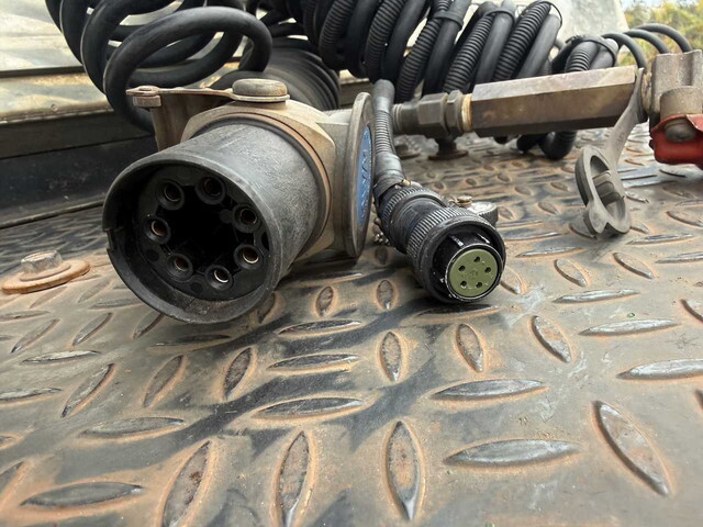 日野プロフィアトレーラーヘッド（トラクターヘッド）大型（10t）[写真22]