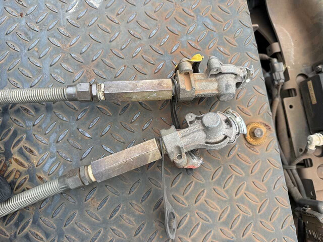 日野プロフィアトレーラーヘッド（トラクターヘッド）大型（10t）[写真23]