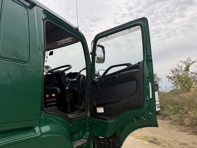 日野プロフィアトレーラーヘッド（トラクターヘッド）大型（10t）[写真29]