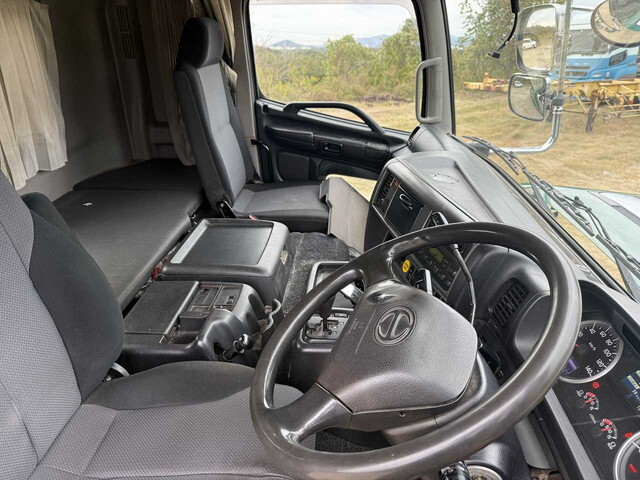 日野プロフィアトレーラーヘッド（トラクターヘッド）大型（10t）[写真32]