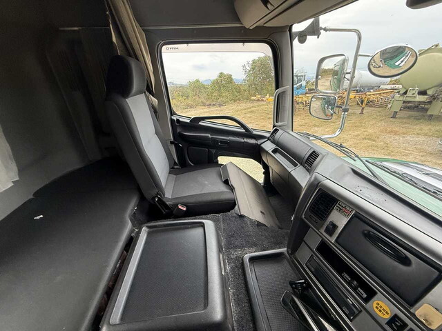 日野プロフィアトレーラーヘッド（トラクターヘッド）大型（10t）[写真36]