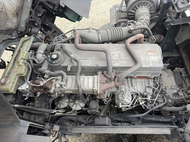 日野プロフィアトレーラーヘッド（トラクターヘッド）大型（10t）[写真08]