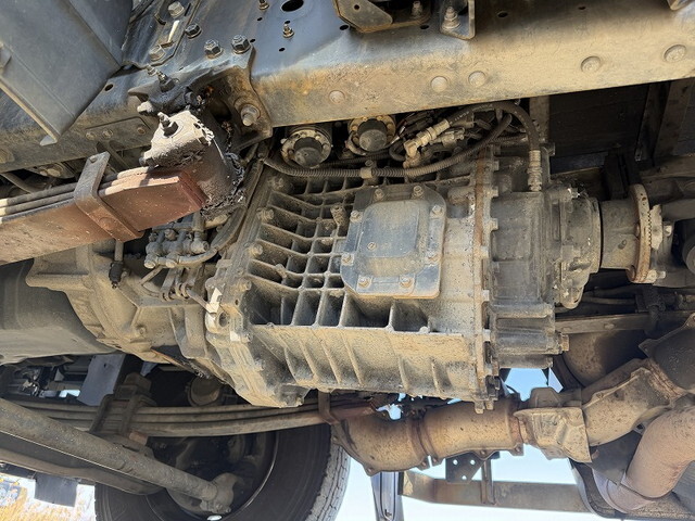 いすゞギガ平ボディ大型（10t）[写真13]