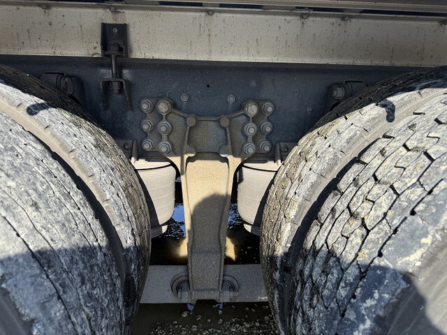 いすゞギガ平ボディ大型（10t）[写真19]