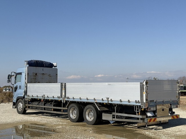 いすゞギガ平ボディ大型（10t）[写真02]