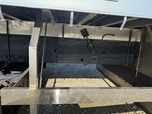 いすゞギガ平ボディ大型（10t）[写真20]