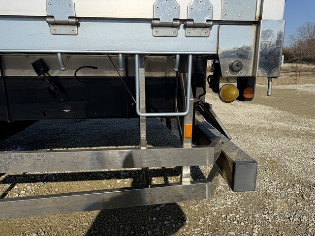 いすゞギガ平ボディ大型（10t）[写真21]