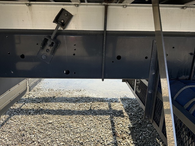 いすゞギガ平ボディ大型（10t）[写真23]