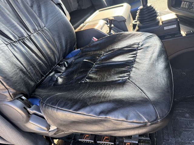 いすゞギガ平ボディ大型（10t）[写真28]