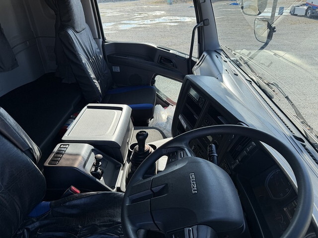 いすゞギガ平ボディ大型（10t）[写真30]